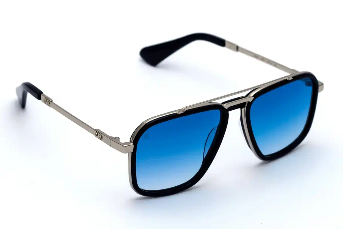 Shop the original HUBLOT H019 Men's ZEISS Sunglasses at the Best Price in Egypt. Features a Premium Metal/Acetate frame, Full UV400 Protection, and a large fit. Get the genuine HUBLOT model now from smily optics.